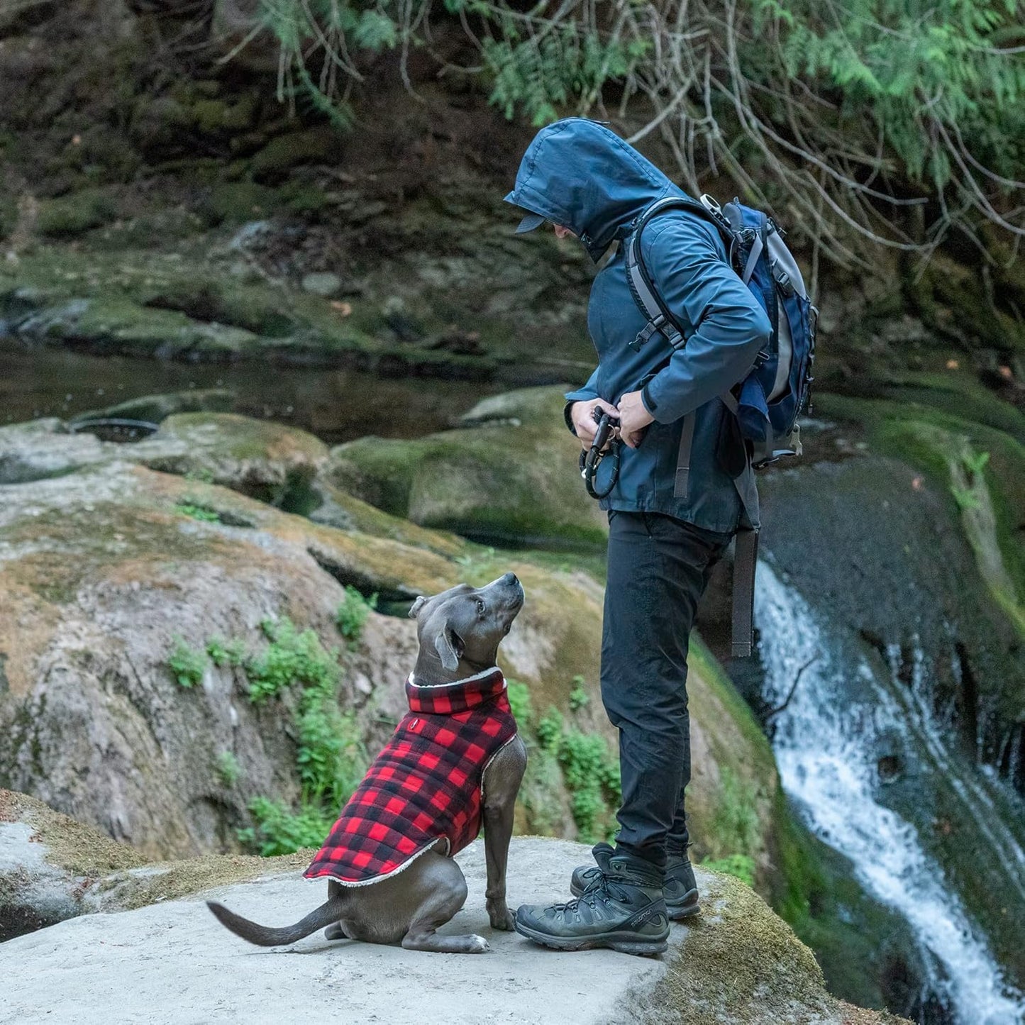 Reversible Medium Dog Coat, Washable & Insulating W/ Leash Access - Sherpa & Plaid Fleece Flex-Fit Jacket - Cream/Red, Medium